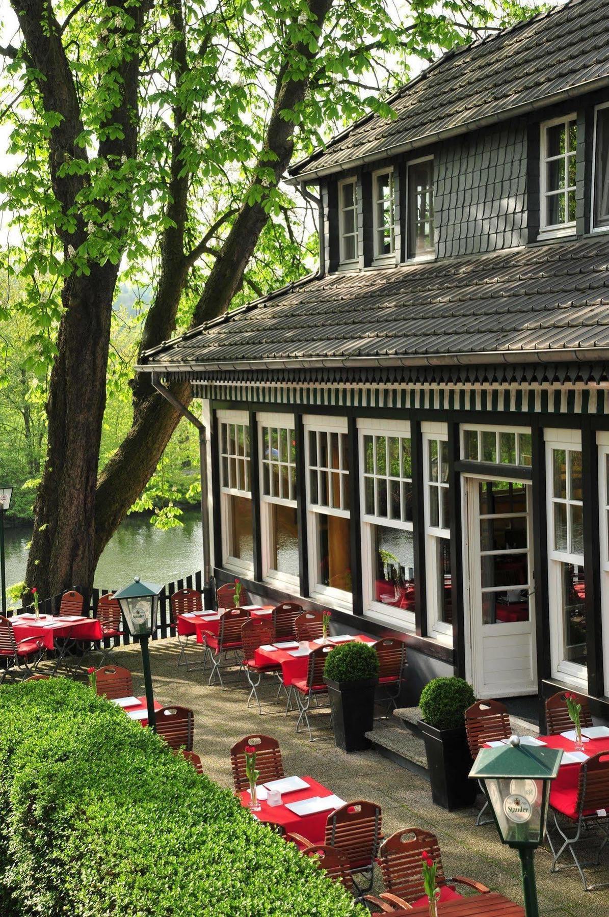 Hotel Am Ruhrufer Business & Golf Muelheim an der Ruhr Exterior photo